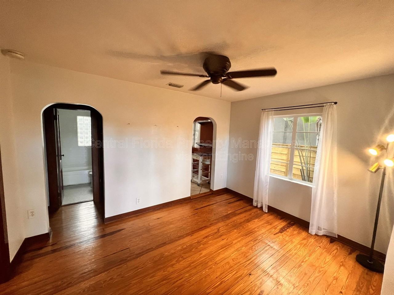 1904 E Marks St - Photo 3 of 19