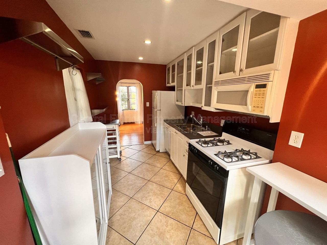 1904 E Marks St - Photo 7 of 19