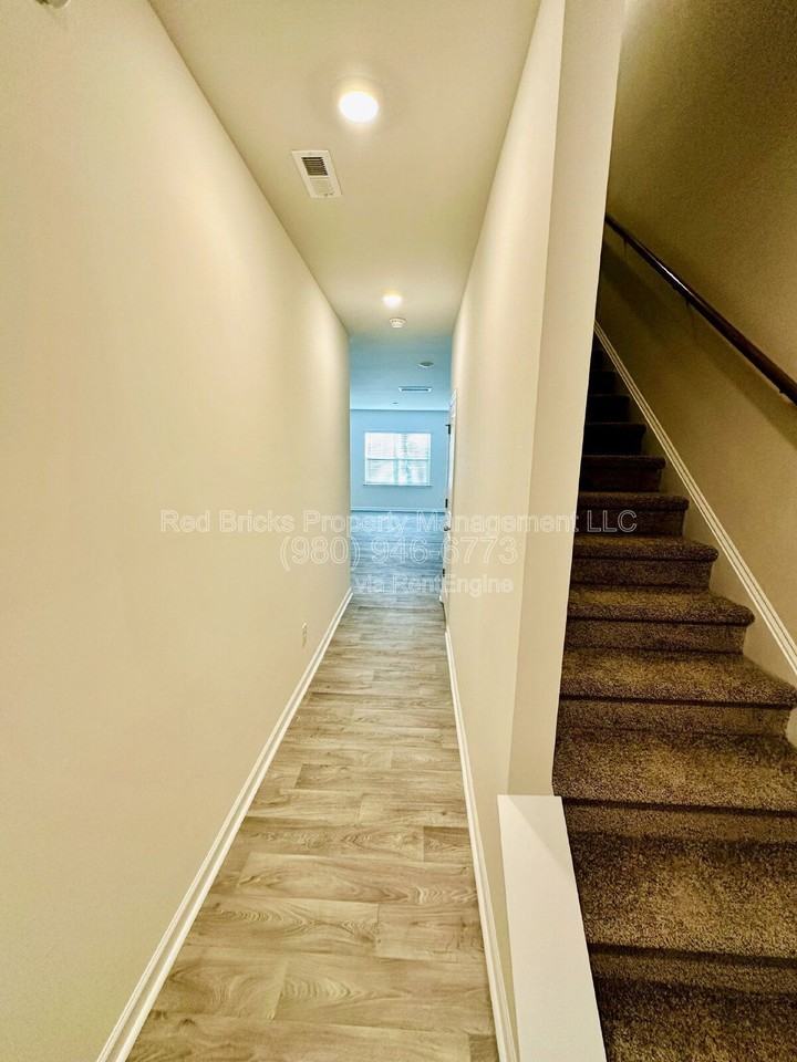 8131 Murray Branch Dr - Photo 4 of 16