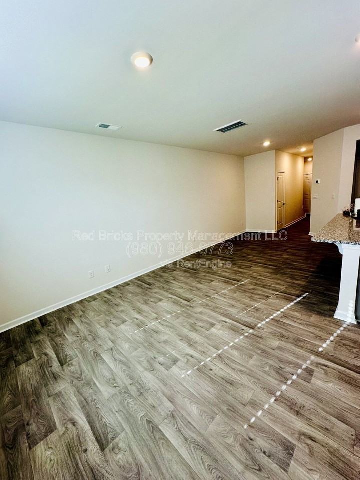 8131 Murray Branch Dr - Photo 7 of 16