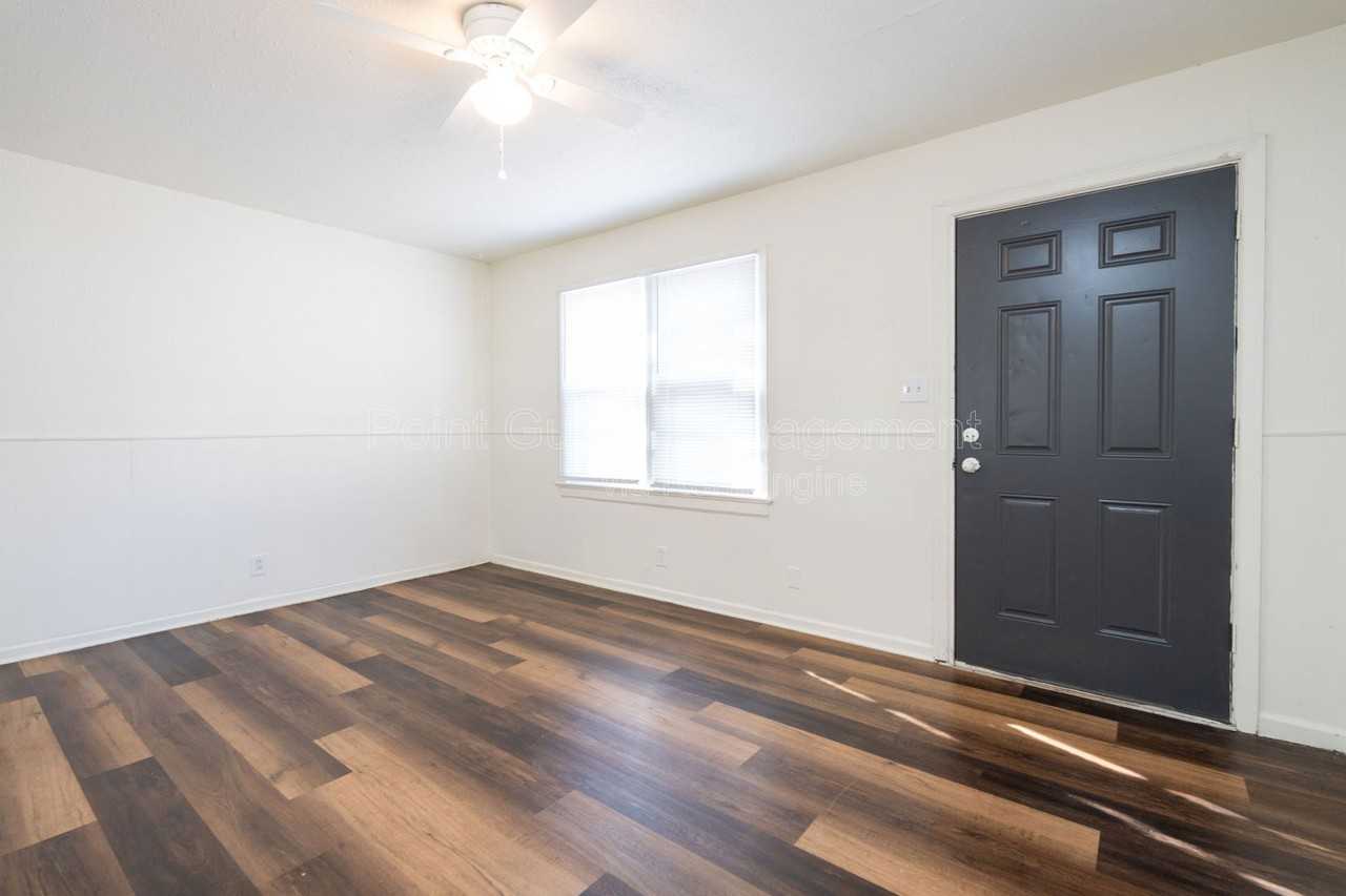 524 S Saint Paul St - Photo 2 of 21