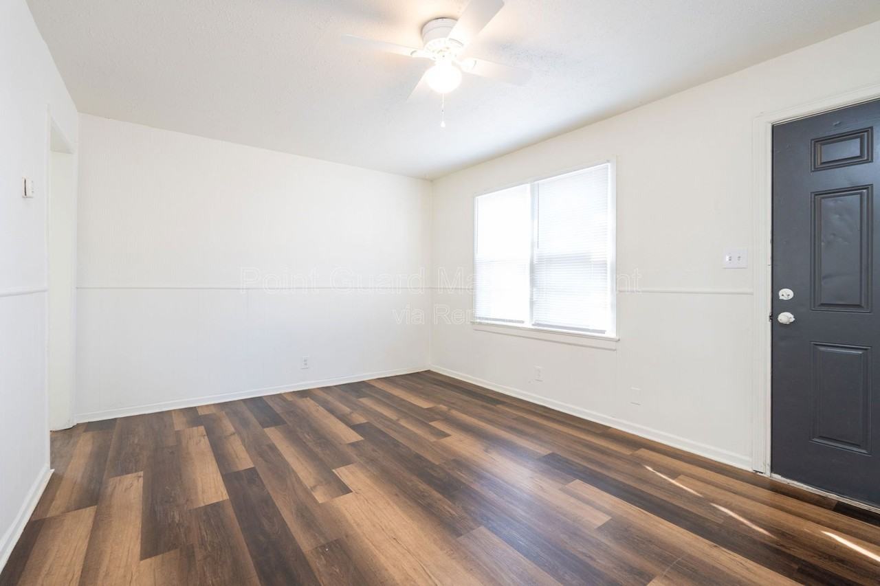 524 S Saint Paul St - Photo 3 of 21