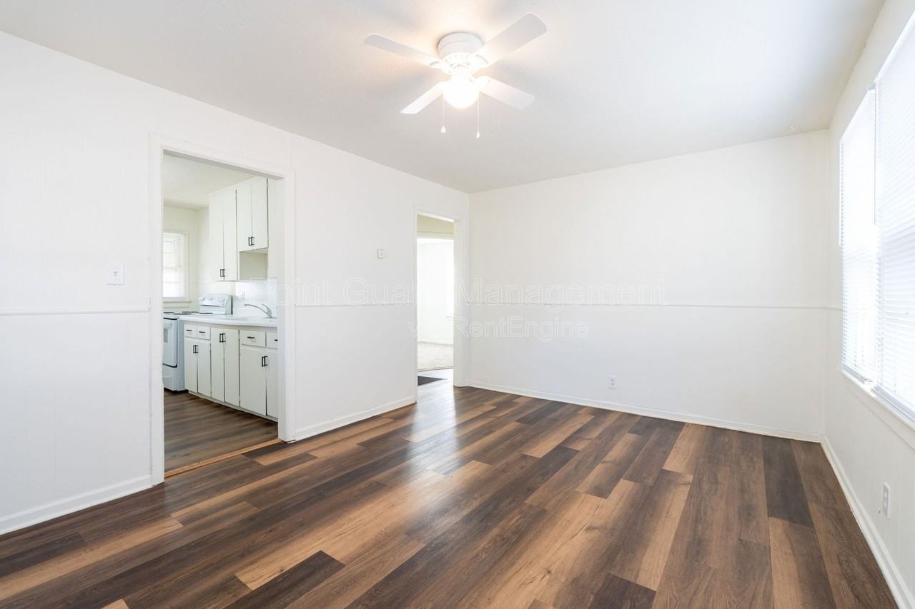 524 S Saint Paul St - Photo 4 of 21