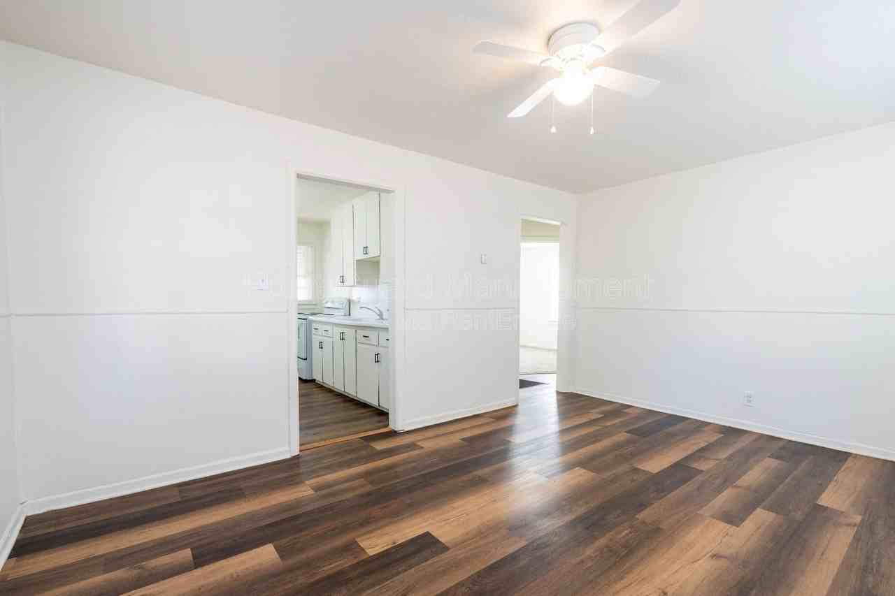 524 S Saint Paul St - Photo 5 of 21