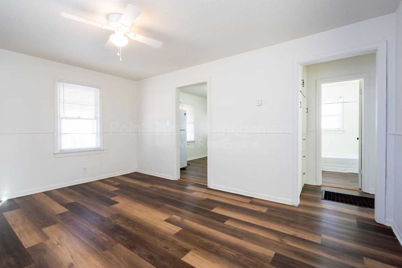 524 S Saint Paul St - Photo 6 of 21