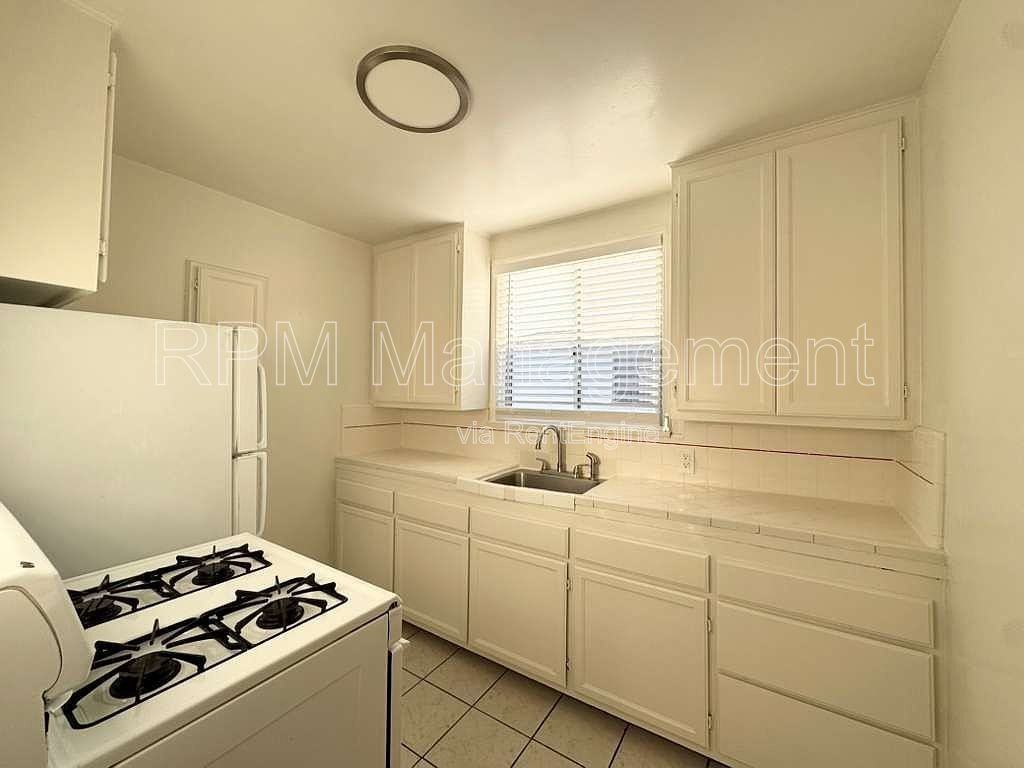 7030 La Tijera Blvd #7030-1-2 - Photo 4 of 14