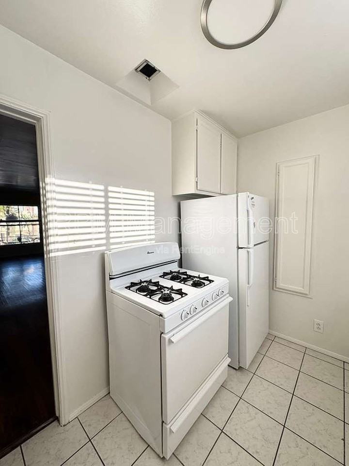 7030 La Tijera Blvd #7030-1-2 - Photo 5 of 14