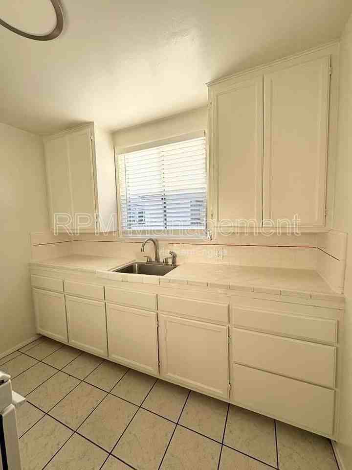 7030 La Tijera Blvd #7030-1-2 - Photo 6 of 14