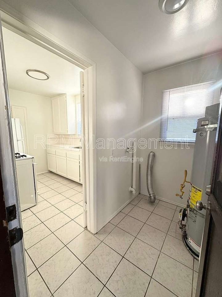 7030 La Tijera Blvd #7030-1-2 - Photo 7 of 14