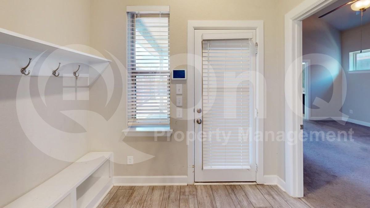 4404 Blue Holly Blvd - Photo 6 of 25