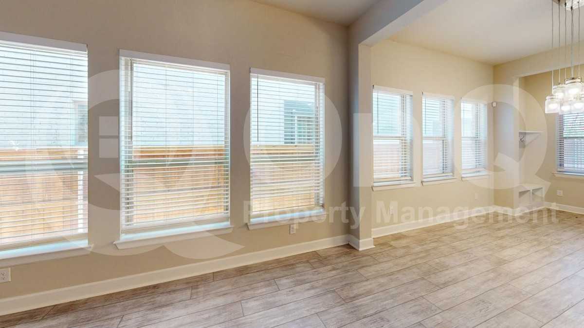 4404 Blue Holly Blvd - Photo 7 of 25