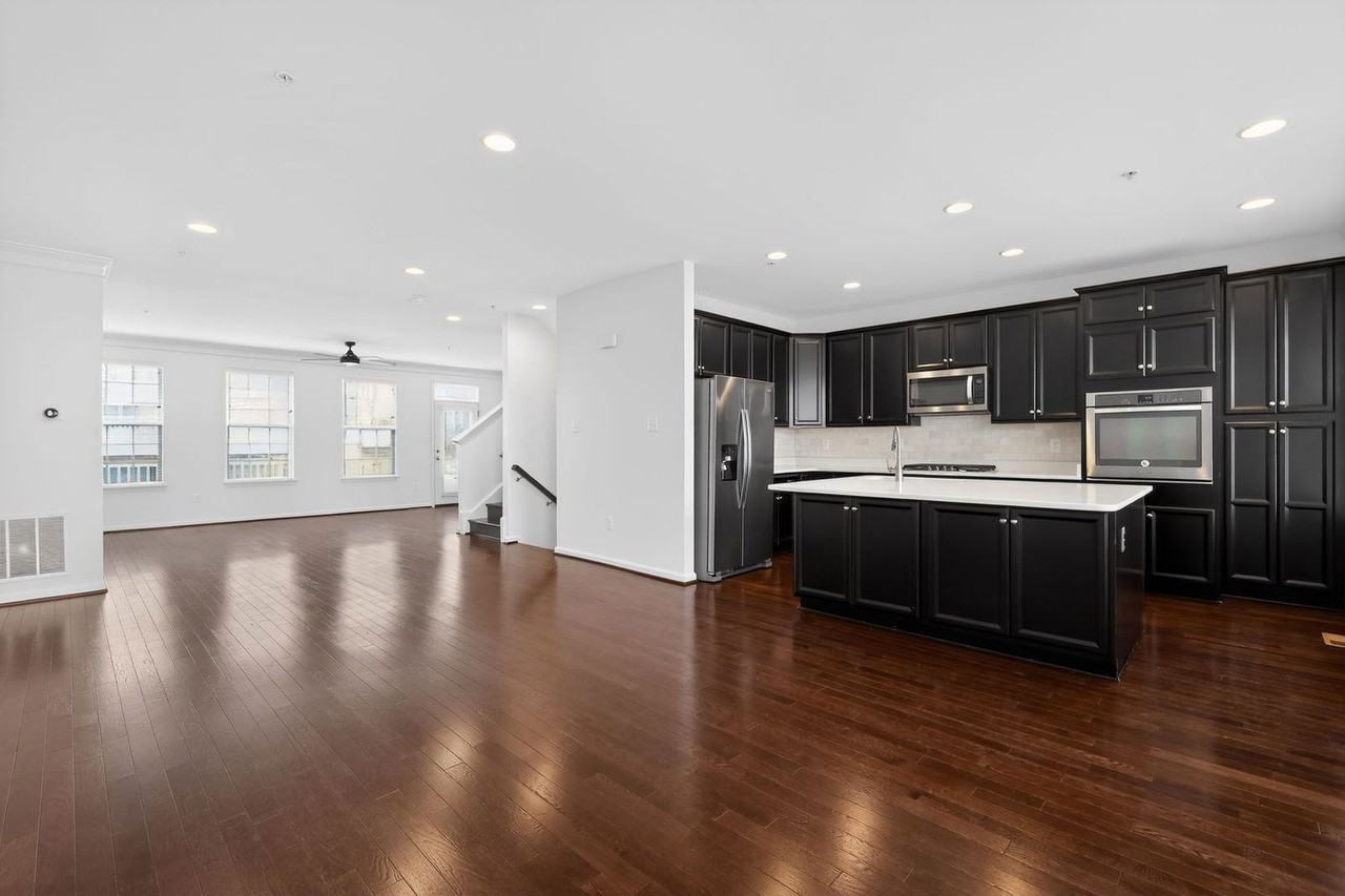 4204 Woodspring Ln - Photo 4 of 15