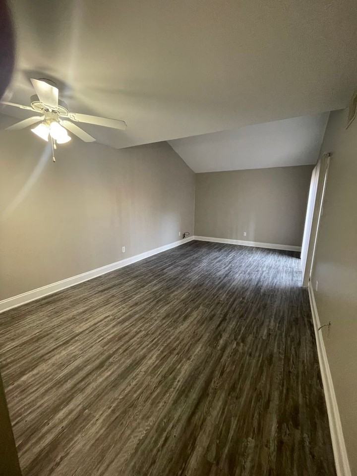 1614 Flynwood Dr - Photo 2 of 13