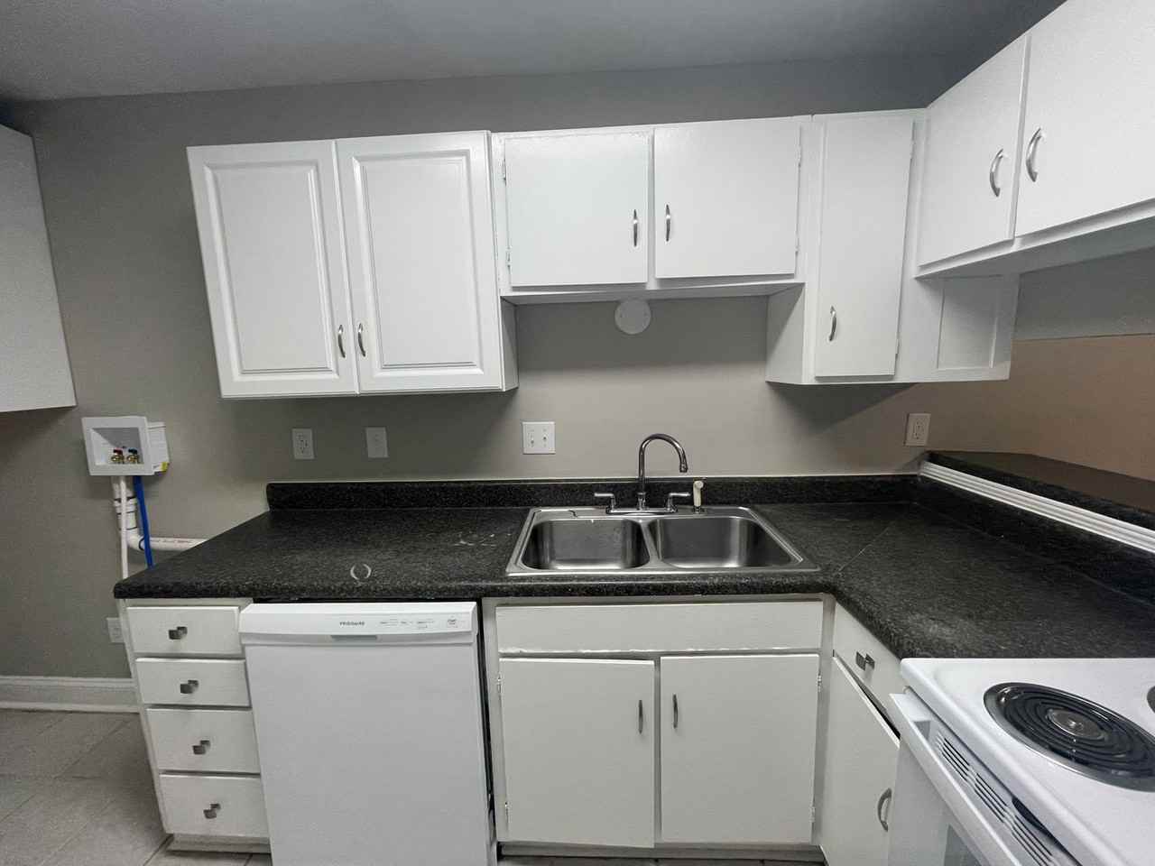 1614 Flynwood Dr - Photo 5 of 13