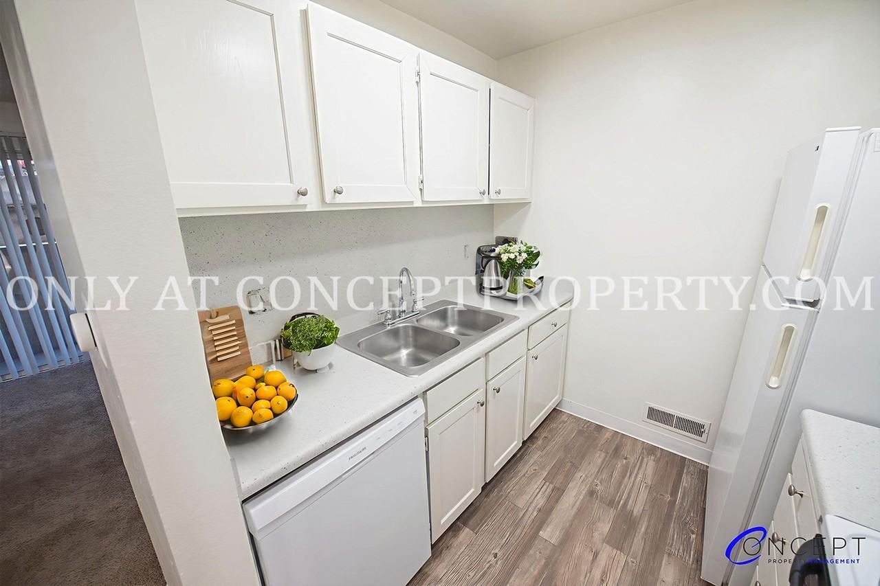 1599 Foothill Drive - Photo 5 of 37