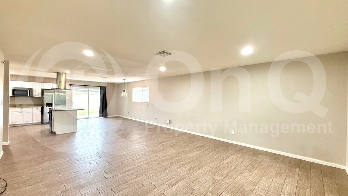 8634 E Rancho Vista Dr - Photo 6 of 17