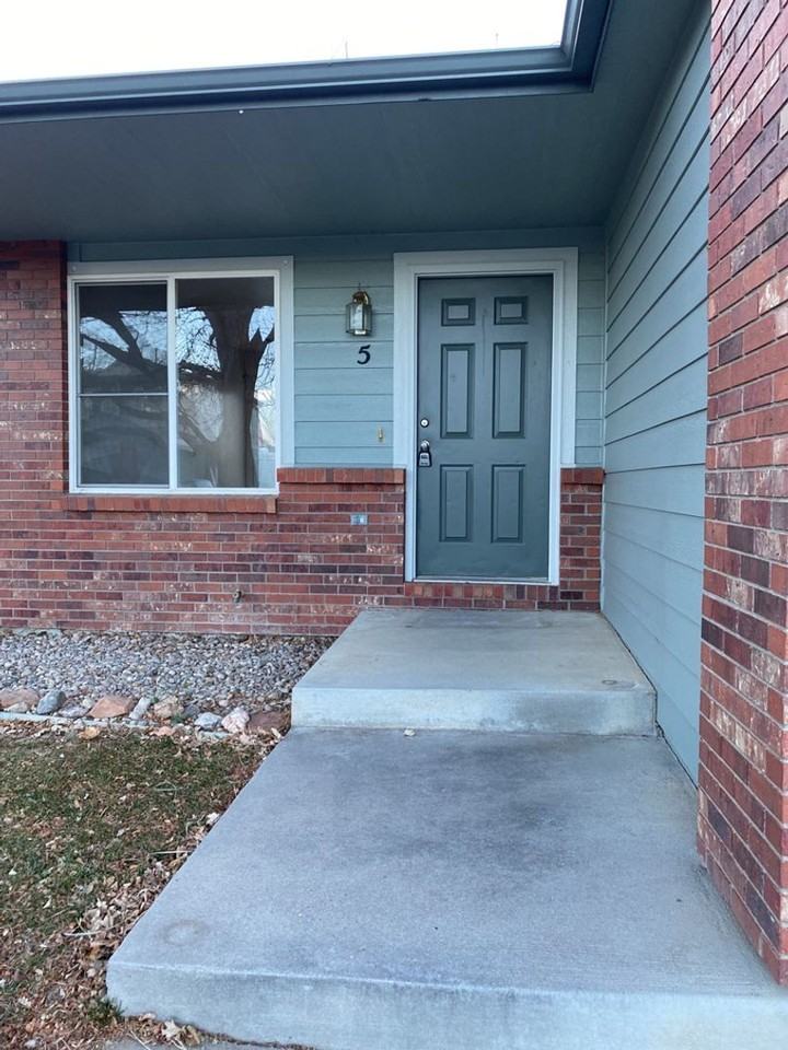 850 S Overland Trl #5 - Photo 2 of 30