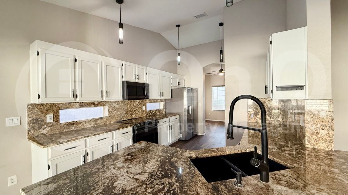 5622 W Butler Dr - Photo 2 of 22