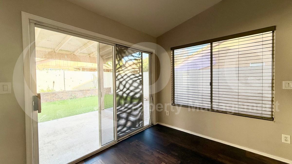 5622 W Butler Dr - Photo 3 of 22