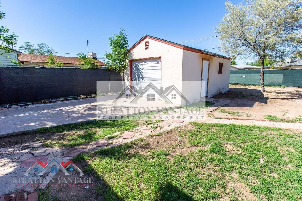 1324 W Clarendon Ave - Photo 7 of 24