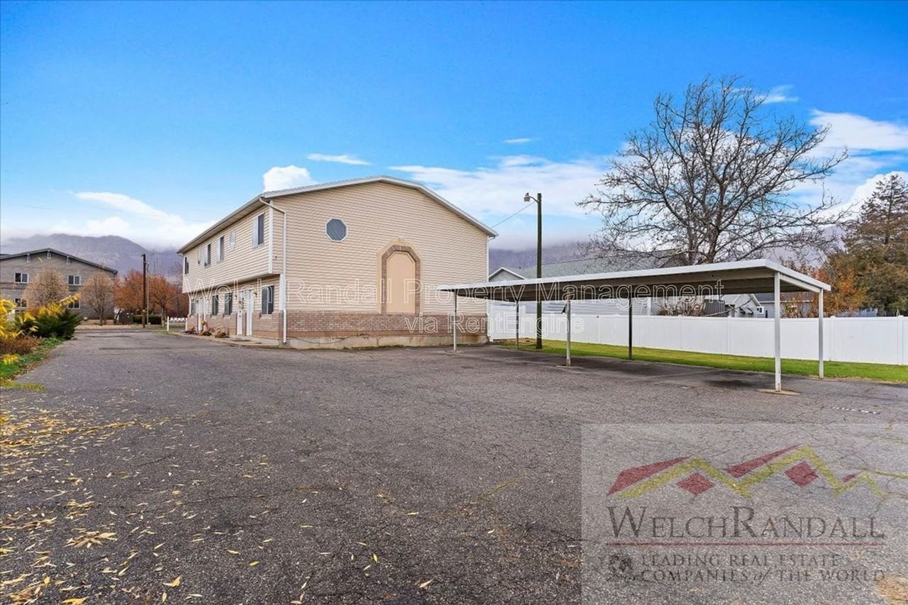 417 E 2100 N #4 - Photo 3 of 26