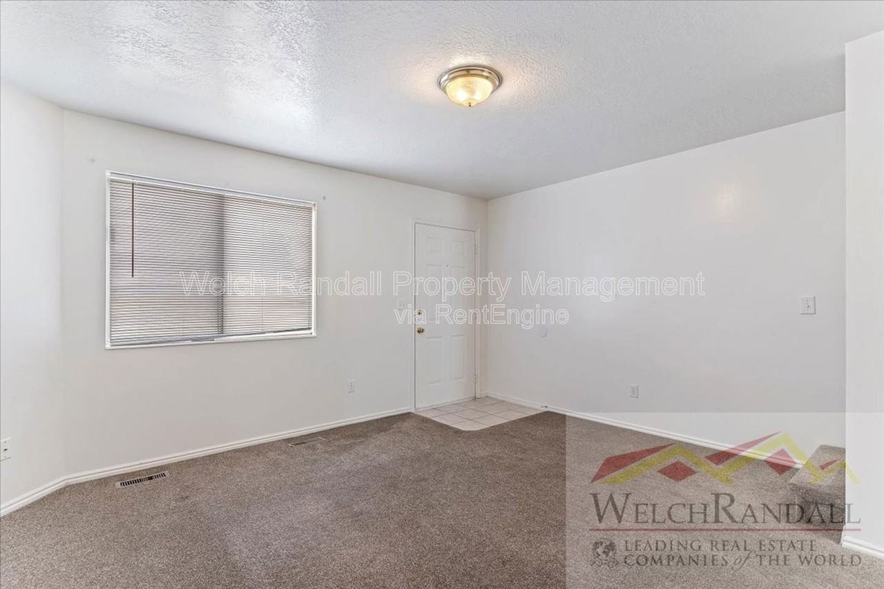 417 E 2100 N #4 - Photo 4 of 26