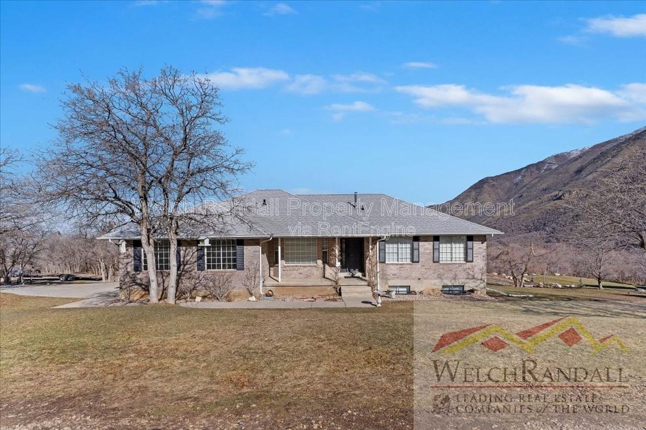 660 S Woodland Hills Dr - Photo 2 of 42