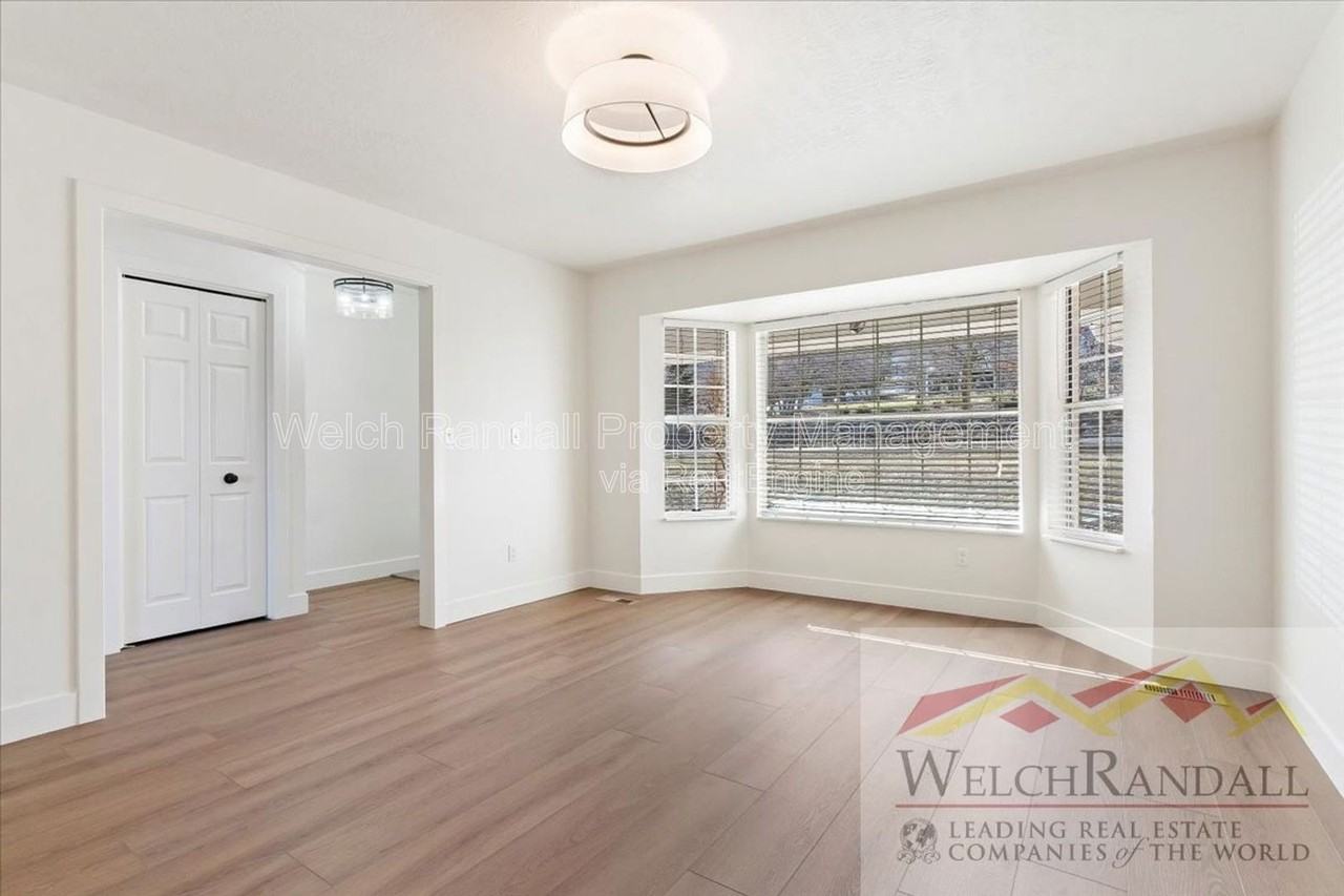 660 S Woodland Hills Dr - Photo 4 of 42