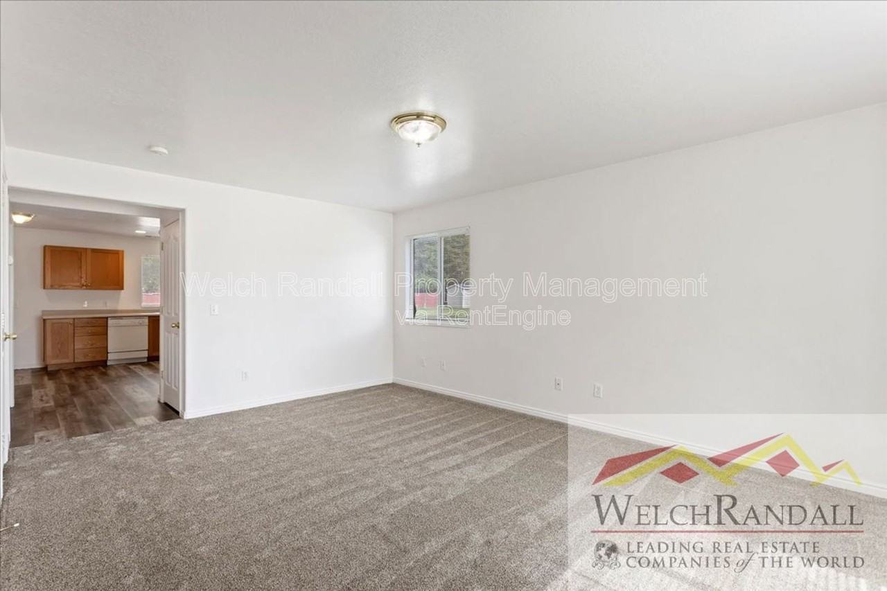 168 E Southwell St #B - Photo 2 of 20