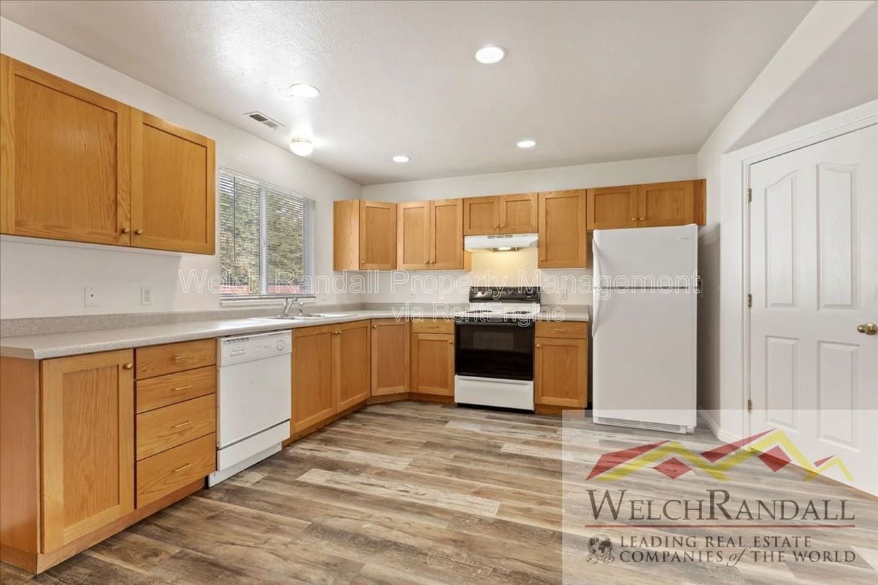 168 E Southwell St #B - Photo 7 of 20