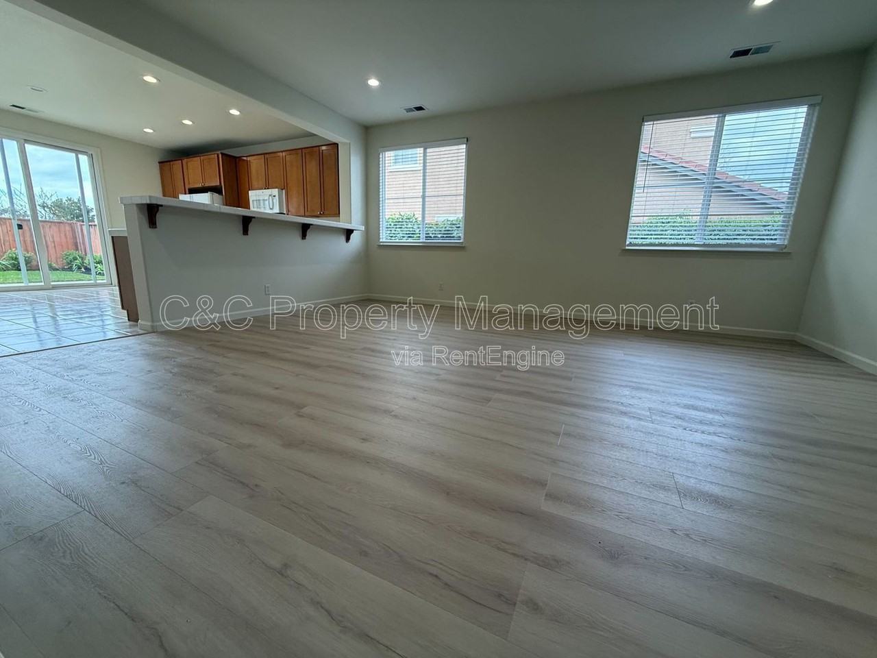 4315 Peninsula Point Dr - Photo 3 of 23