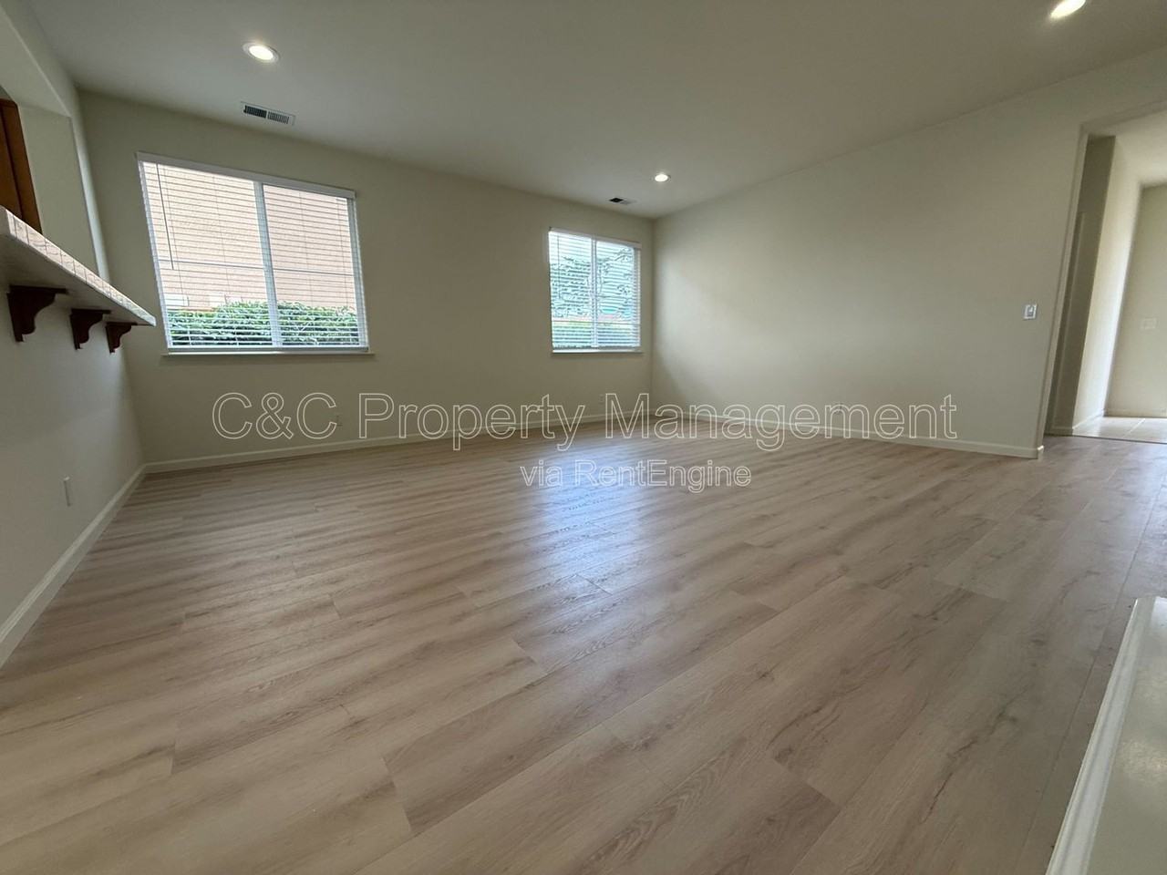 4315 Peninsula Point Dr - Photo 5 of 23