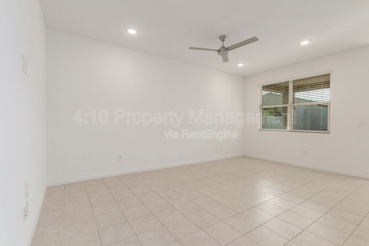 35395 W Catalan St - Photo 4 of 32