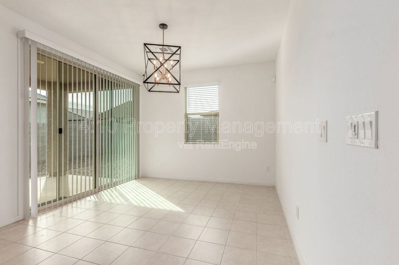 35395 W Catalan St - Photo 7 of 32