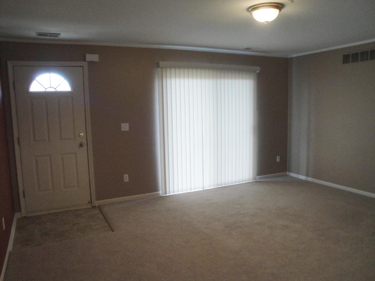 25841 Eastridge Ct - Photo 2 of 11