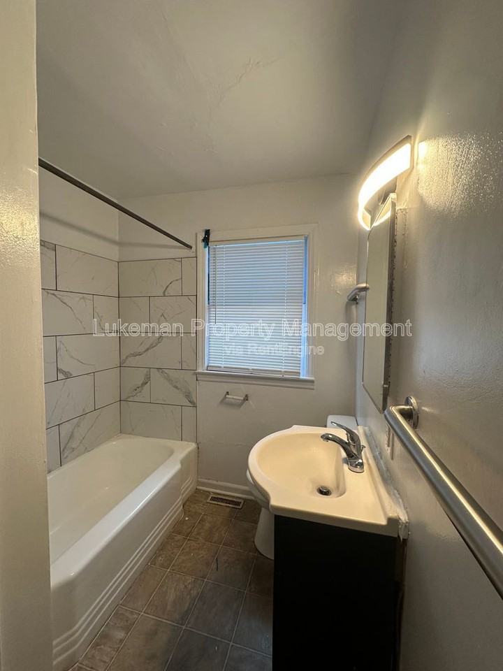 1117 S Westnedge Ave #2 - Photo 6 of 12