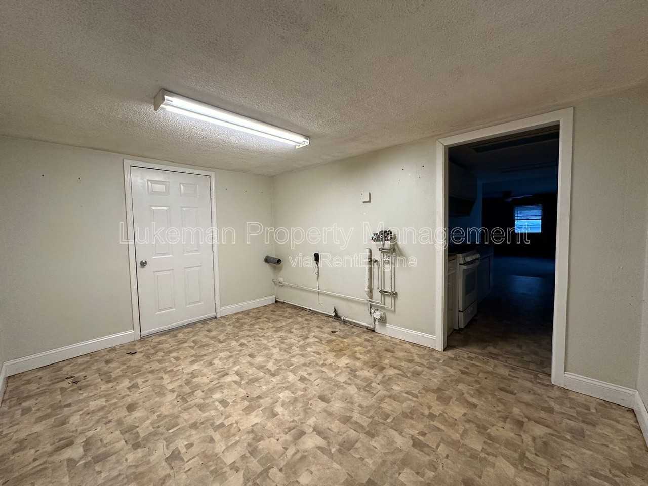 1202 Orchard Dr - Photo 7 of 7