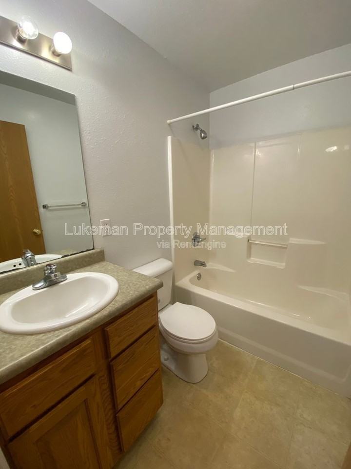 415 S Kendall Ave #407 - Photo 4 of 13
