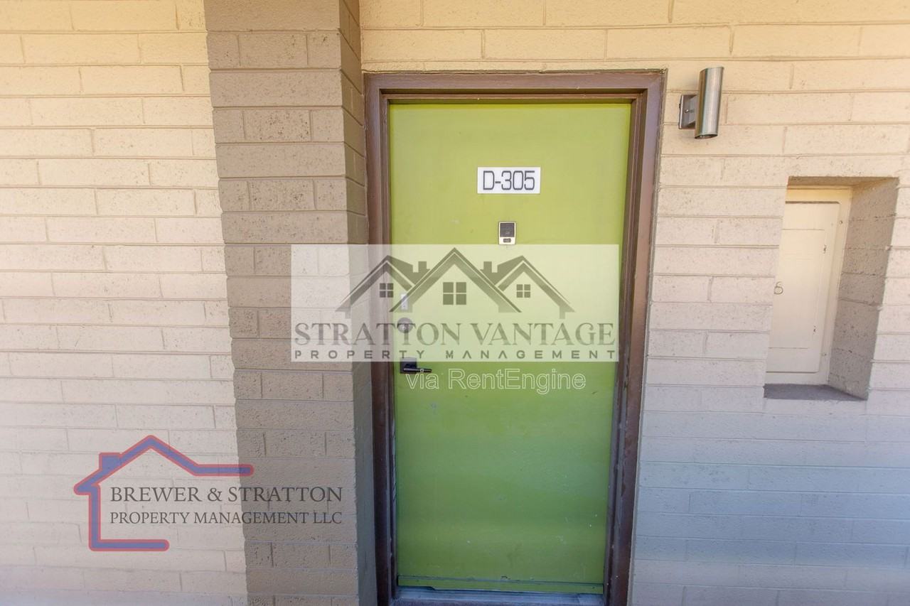 351 E Thomas Rd #D305 - Photo 3 of 20