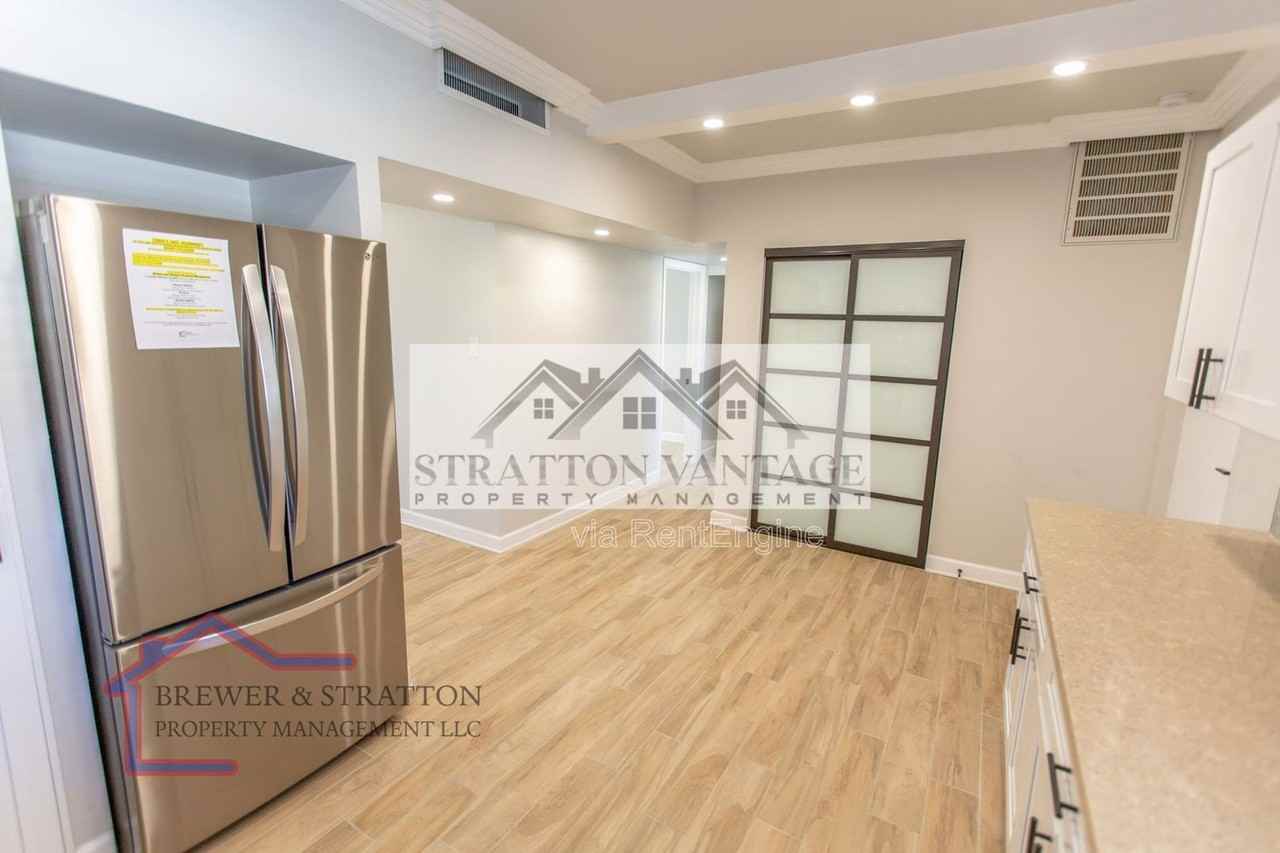 351 E Thomas Rd #D305 - Photo 5 of 20