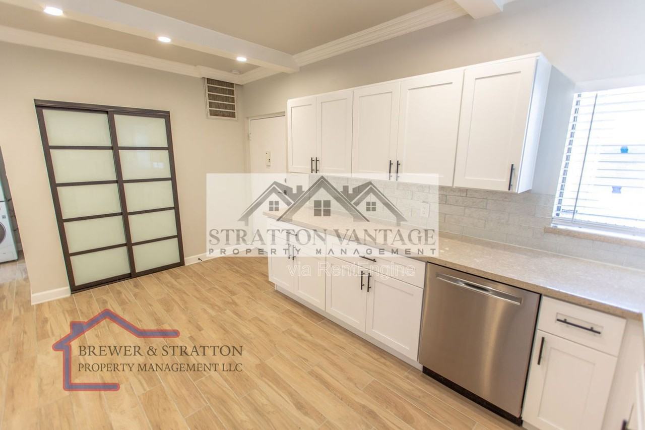 351 E Thomas Rd #D305 - Photo 6 of 20