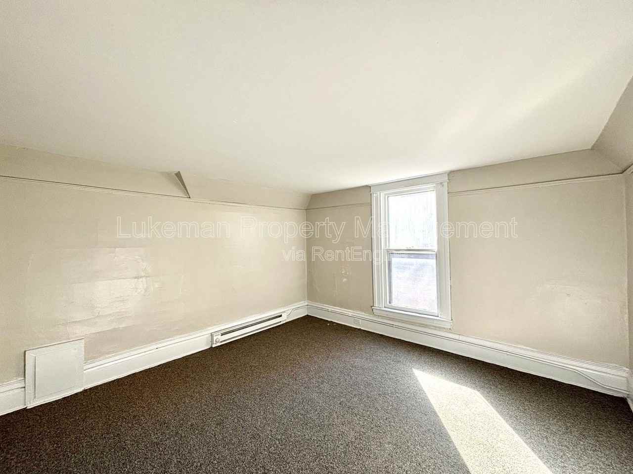 418 Pearl St #6 - Photo 2 of 10