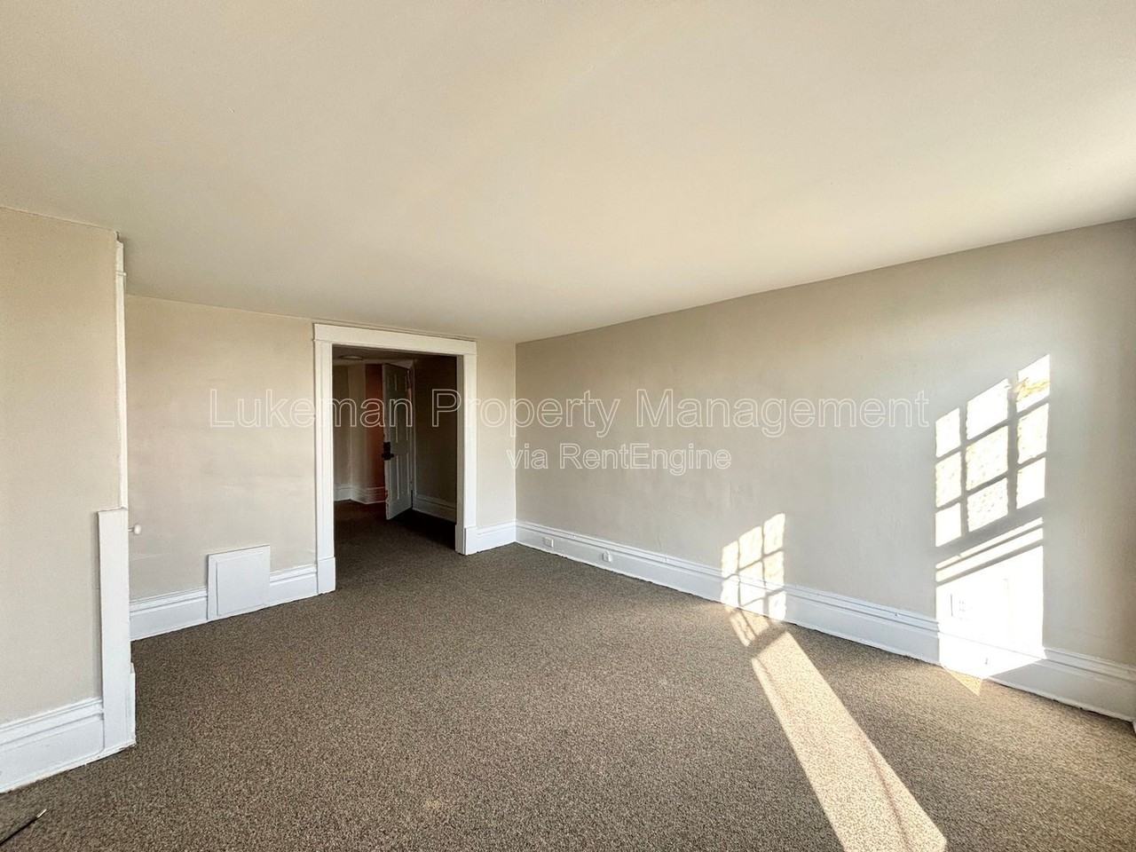 418 Pearl St #6 - Photo 3 of 10