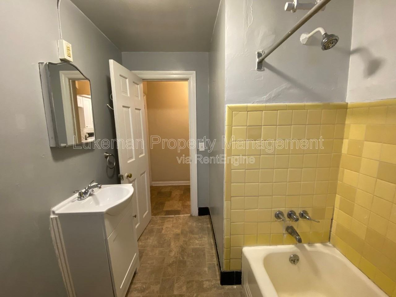 447 W Walnut St #14 - Photo 7 of 10