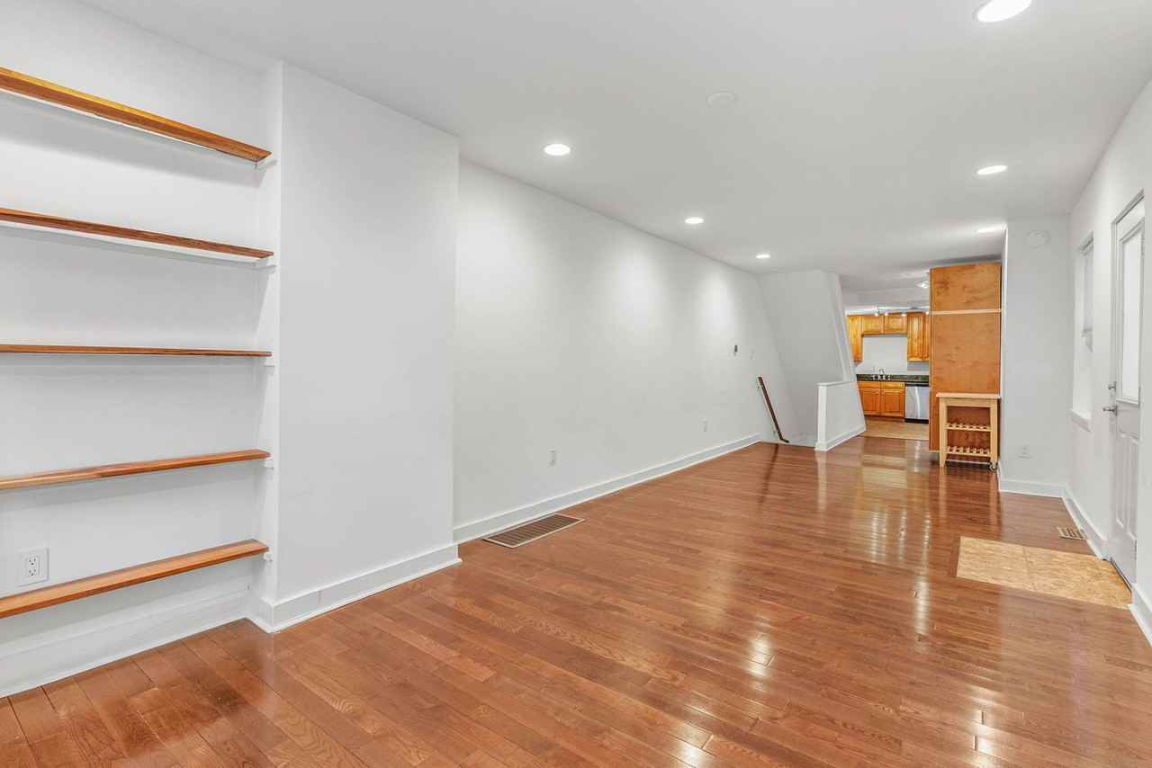 918 N 26th St - Photo 4 of 20