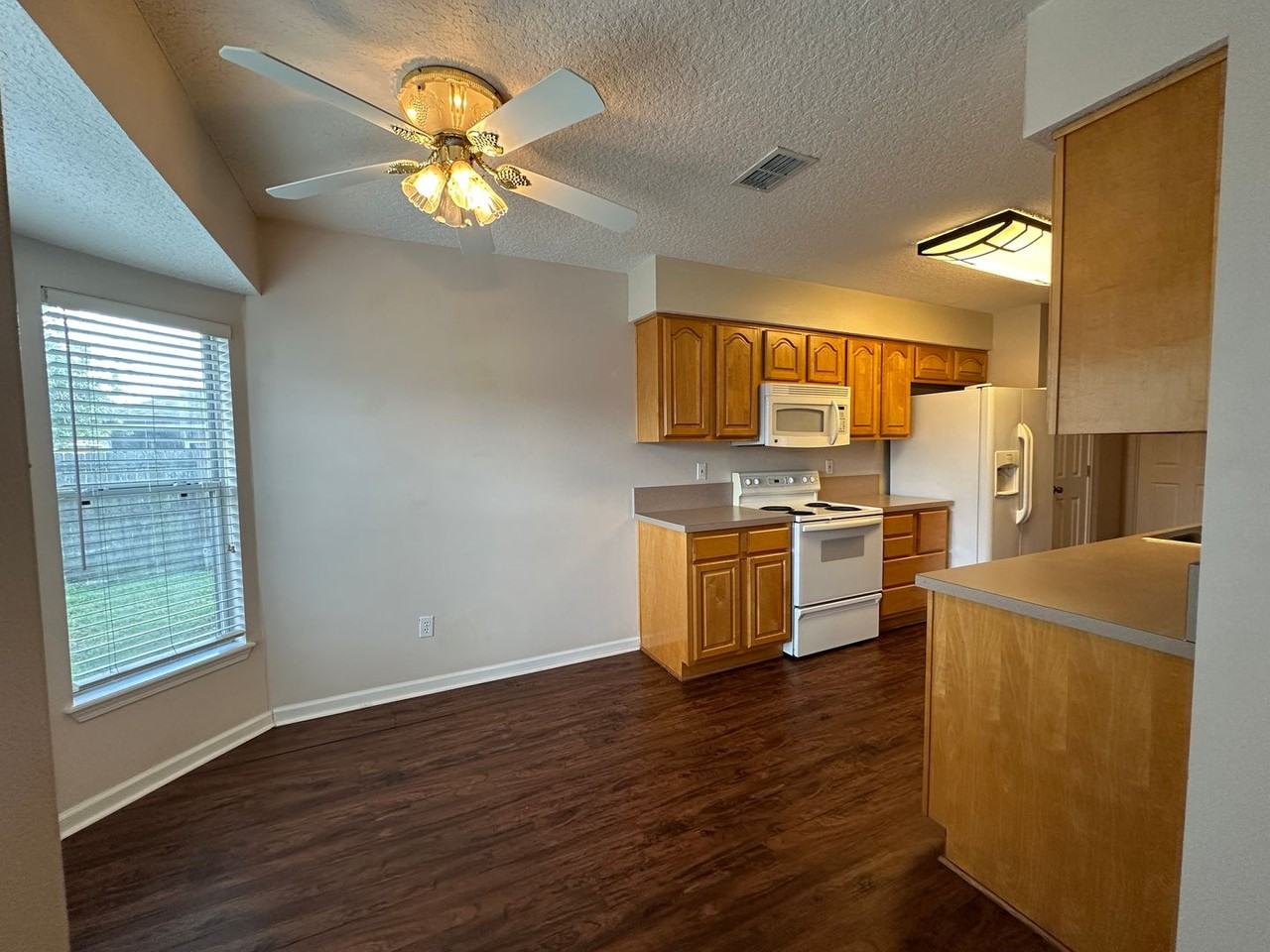 3032 Bluejack Ct - Photo 5 of 17