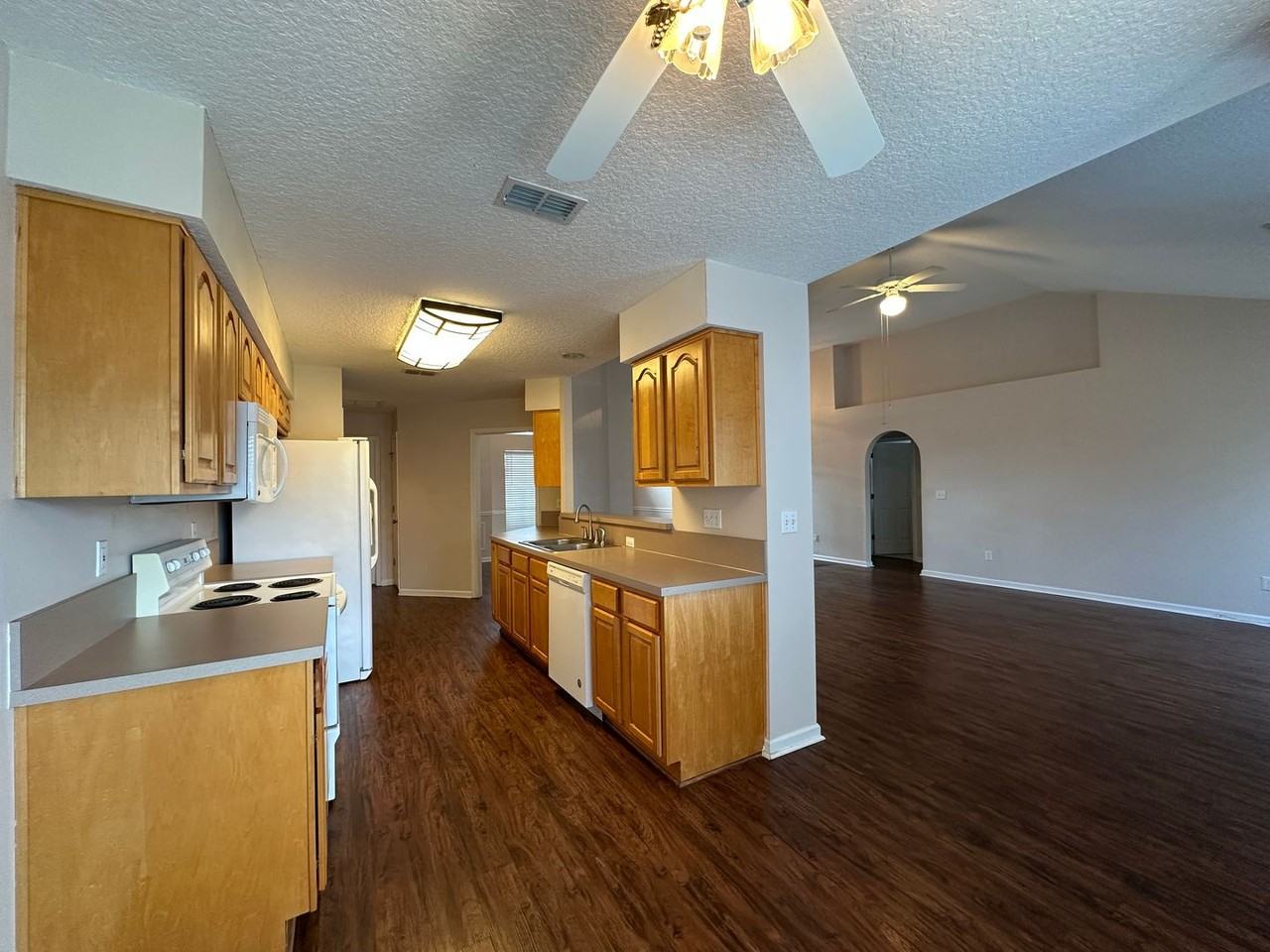 3032 Bluejack Ct - Photo 6 of 17