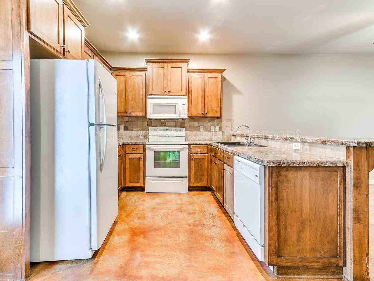 2876 Muzzy St - Photo 4 of 19