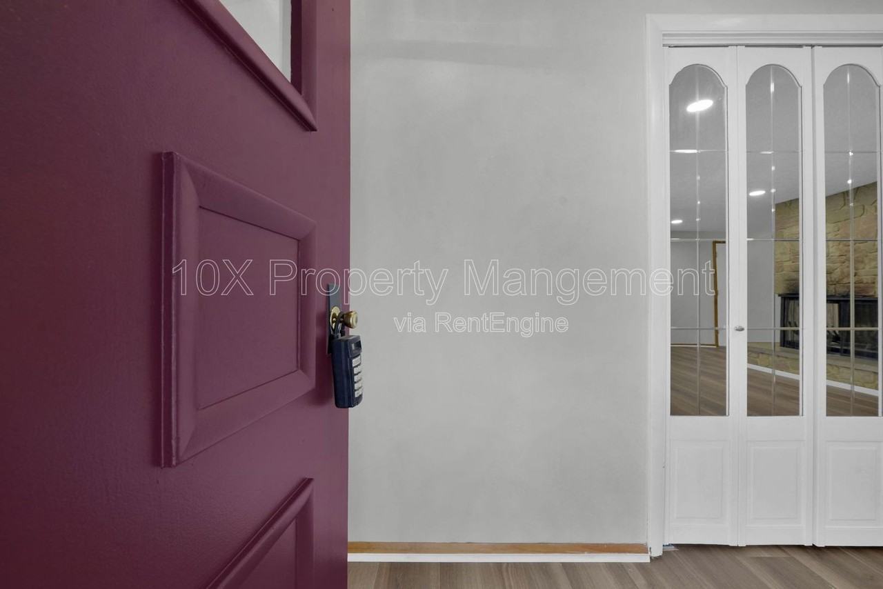 1638 Parkinson Dr - Photo 5 of 36