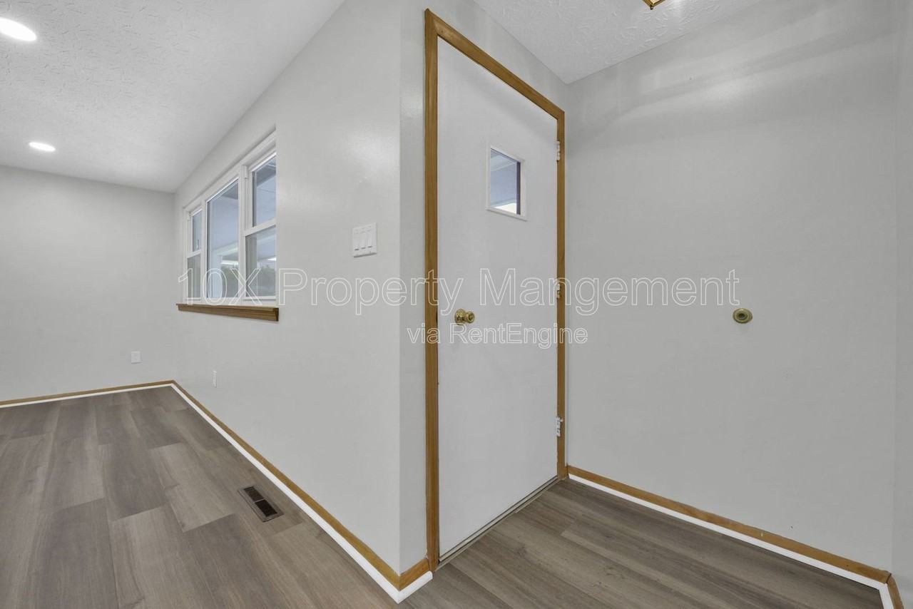 1638 Parkinson Dr - Photo 6 of 36